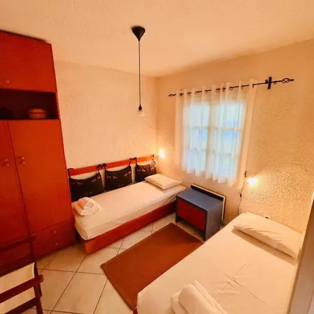 Sunset Escape Prázdninový dům Tristinika Beach